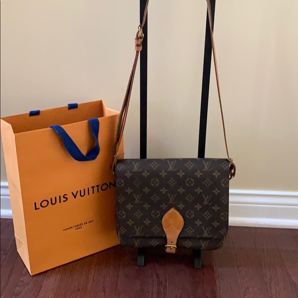 💎LUXURY SALE💎Authentic Louis Vuitton Cartouchiere GM💎 - Picture 3 of 11